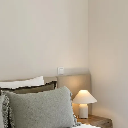 The Great Rose Retreat Nazaré