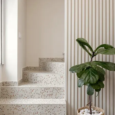 The Great Rose Retreat Nazaré