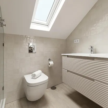 The Great Rose Retreat Nazaré