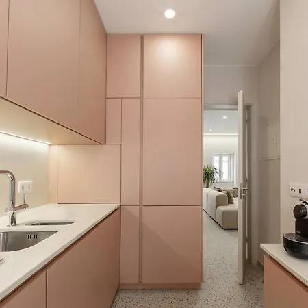 The Great Rose Retreat * Nazaré