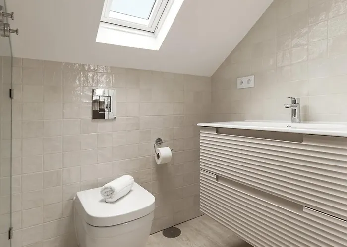 The Great Rose Retreat Nazaré