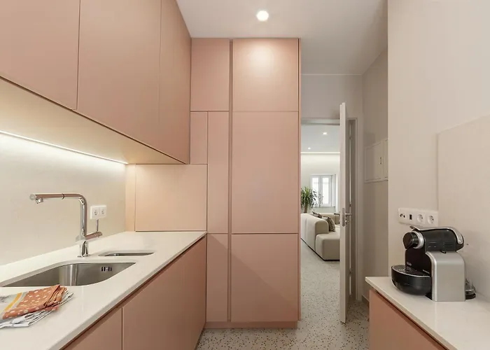 The Great Rose Retreat * Nazaré